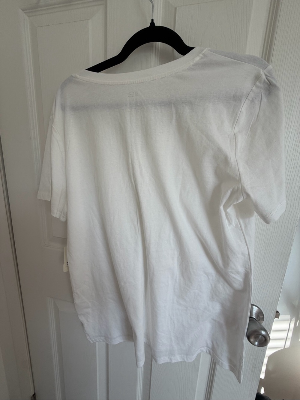 a.n.a White V-Neck Short Sleeve Top - Picture 3 of 3